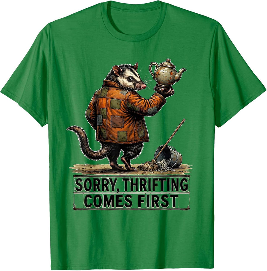 Men's Sorry Thrifting Comes First Funny Opossum Vintage Collector T-Shirt - Kelly Green